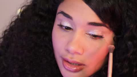 You want to talk to me more personal follow me in My Channel VIP  50 the discount       online show from February 11, 10:07 pm