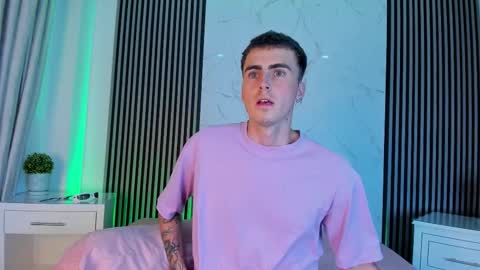 spaceboy_1 online show from March 15, 1:32 am