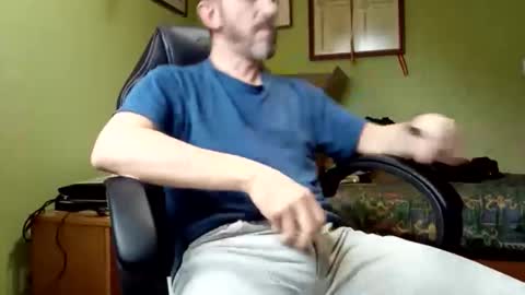 Manu  online show from December 4, 3:33 pm