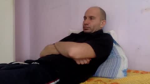 Snapshot of sparei7 chatting on December 3, 12:23 pm Snaiky online show from December 3, 12:23 pm