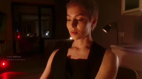 Elizabeth online show from October 22, 4:30 pm