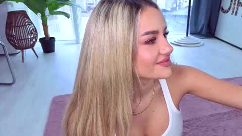 Anna online show from October 18, 11:36 am