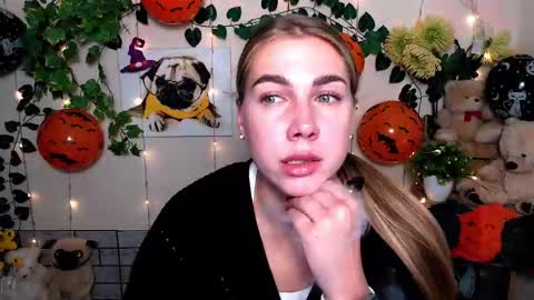 Snapshot of sport_tall_karina chatting on October 27, 8:58 am Karina online show from October 27, 8:58 am