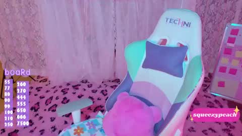 squeezypeach online show from September 25, 10:39 pm