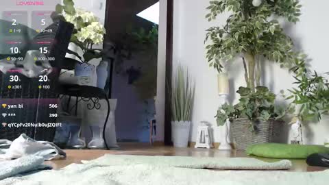 Snapshot of squirtmanica chatting on October 5, 5:27 am Monica online show from October 5, 5:27 am