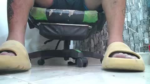 Snapshot of srfindomfeet_ chatting on October 11, 6:55 pm sr master cum its my old account online show from October 11, 6:55 pm