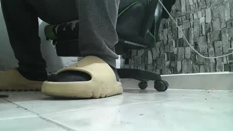 Snapshot of srfindomfeet_ chatting on September 10, 2:23 am sr master cum its my old account online show from September 10, 2:23 am