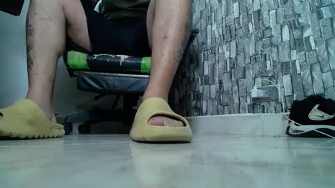 Snapshot of srfindomfeet_ chatting on March 11, 1:37 am sr master cum its my old account online show from March 11, 1:37 am