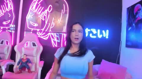 staarlightt online show from December 22, 7:53 pm