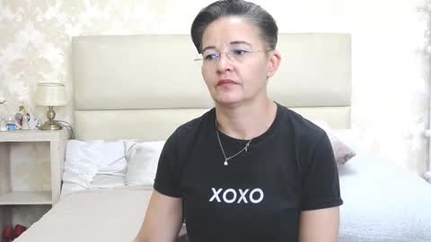 staceydarling online show from September 12, 9:11 am