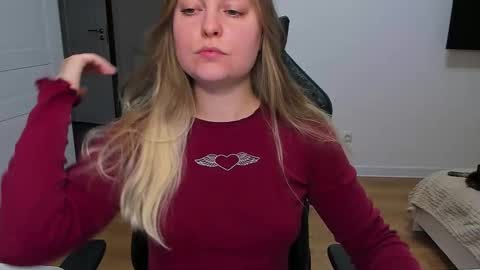 Stacy  online show from December 18, 3:40 pm