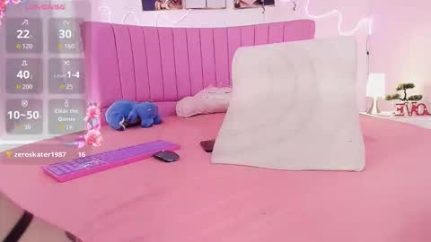 estecy online show from November 6, 3:15 pm