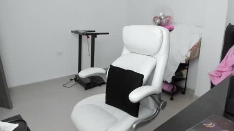 Zulma Yisset online show from December 15, 2:40 am