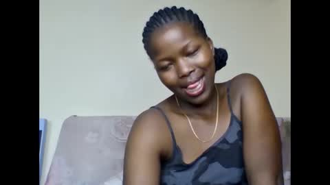 Snapshot of staria_luxe chatting on September 23, 6:36 pm staria_luxe online show from September 23, 6:36 pm
