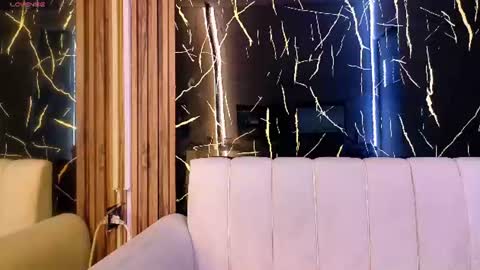 starlight_mature23_aws online show from June 28, 5:03 am
