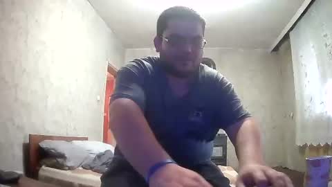 Snapshot of stefan90pt chatting on December 7, 6:48 am Stefan online show from December 7, 6:48 am