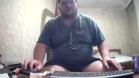 Snapshot of stefan90pt chatting on October 17, 5:44 am Stefan online show from October 17, 5:44 am