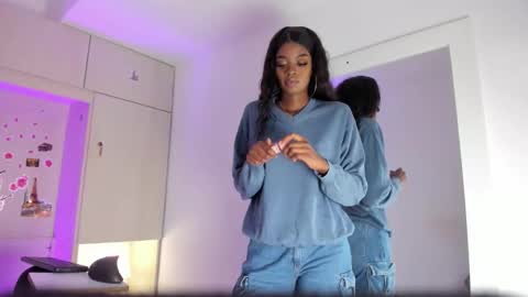 stefannyevans_ online show from February 5, 2:20 pm