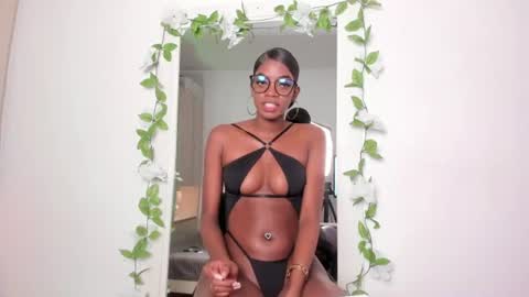 stefannyevans_ online show from June 13, 1:43 pm