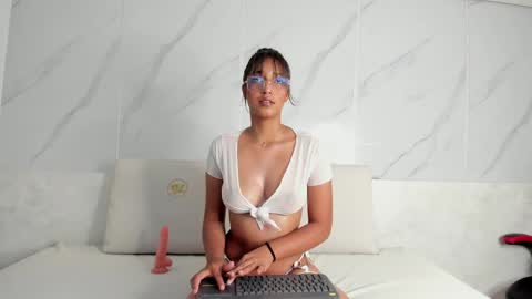 Stefany Lure online show from May 12, 8:07 pm