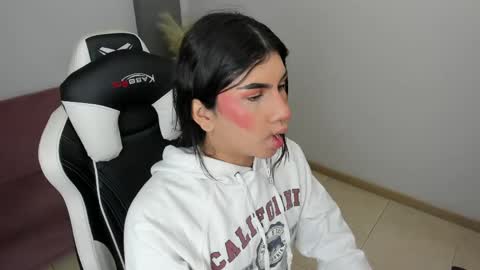 Stefany Bratz online show from May 18, 3:49 am