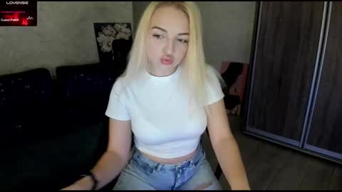Snapshot of stella__cox chatting on September 11, 6:20 pm Stella Cox online show from September 11, 6:20 pm