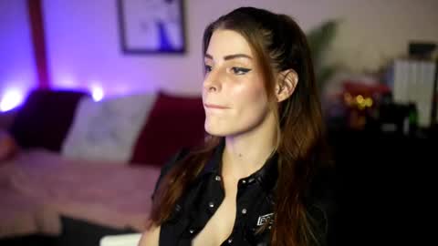 Stella online show from September 22, 4:00 pm