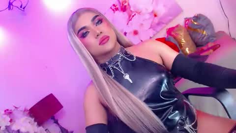 CALL ME STELLA online show from April 25, 1:41 pm