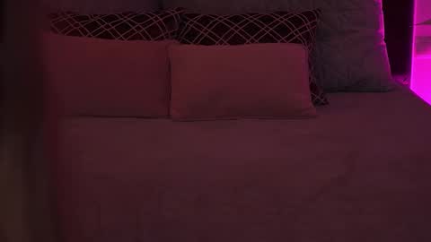 stellahoneywell online show from March 7, 3:34 pm