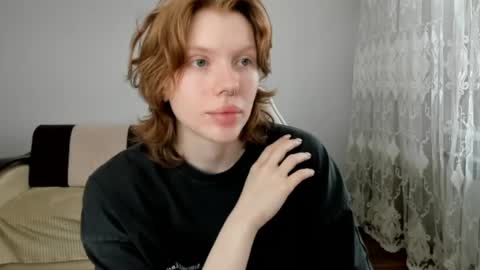 S T E L L A online show from May 1, 9:03 am