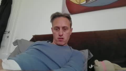 sten015 online show from April 7, 12:29 pm
