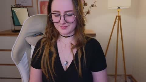 Snapshot of steph_sweet chatting on December 6, 10:13 pm Emma online show from December 6, 10:13 pm