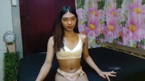 stephanie_zee online show from June 27, 12:22 pm