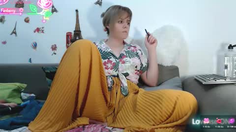 Stephanie   online show from October 23, 10:50 am