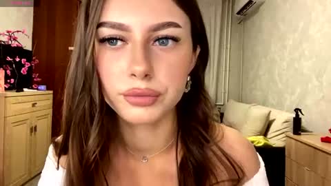 Stephani online show from July 2, 5:18 pm