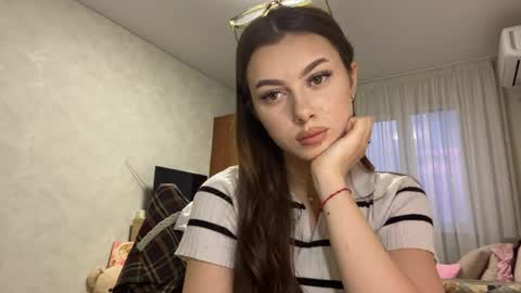 Stephani online show from May 3, 3:51 pm