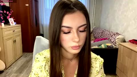 Stephani online show from June 25, 4:34 pm