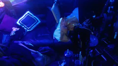 TheCapt. online show from March 21, 8:19 am