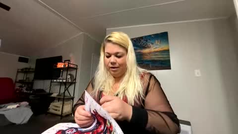 stitch_liss online show from May 13, 12:09 am