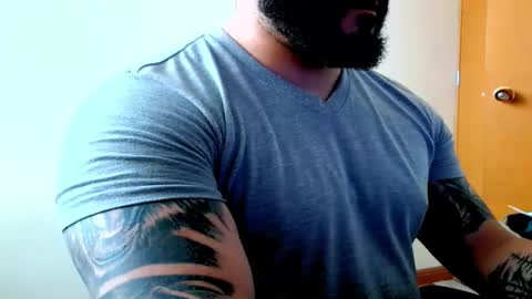 stiven253958 online show from May 12, 4:49 pm