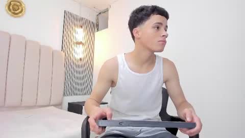 stiven_cooper2 online show from July 25, 12:58 pm