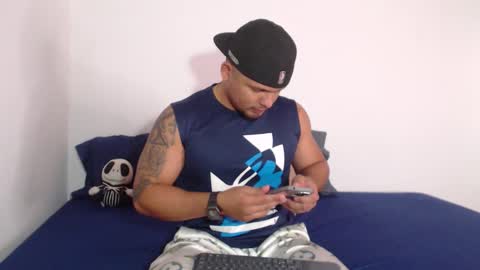 Stone Lee  online show from November 26, 12:13 pm