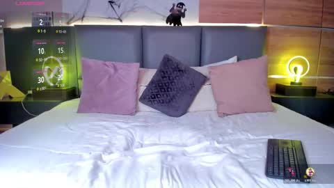 Stone Lee  online show from October 23, 7:10 am