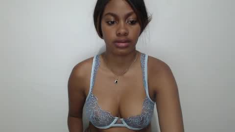 stormihills_ online show from April 30, 1:21 am