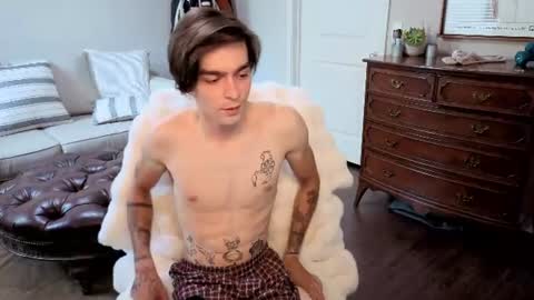 str8whiteboy21 online show from June 18, 2:00 pm