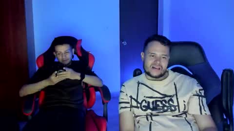 straight_boys_hornys online show from December 14, 11:27 am