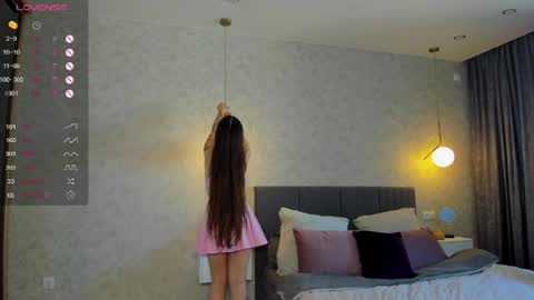 Laura online show from April 28, 5:34 am