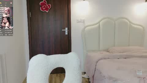 strawberry_loveee online show from July 22, 11:12 am