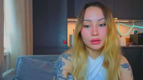 Tati and Lola online show from April 24, 1:57 pm