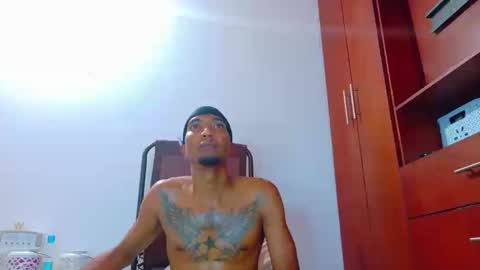 Snapshot of stronganddelicious chatting on September 25, 1:01 am stronganddelicious online show from September 25, 1:01 am